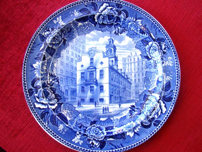 A fine Wegwood souvenir plate depicting The Old Statehouse, Boston, circa 1910